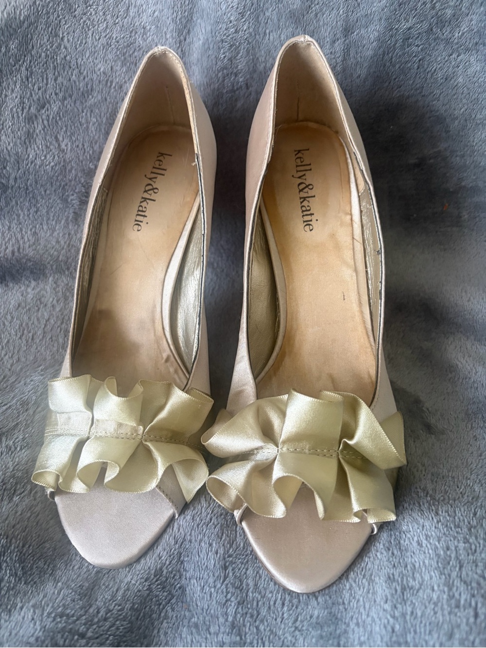 Kelly & Katie Women's Cream Satin Peep-Toe Heels with Ruffle - 7